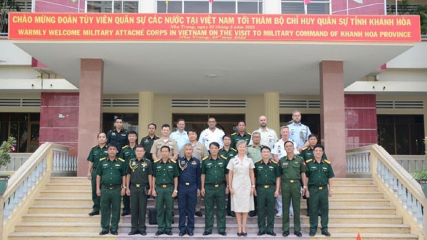 Foreign military attachés visit Military Command of Khanh Hoa province